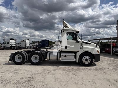 2019 Freightliner CASCADIA 126