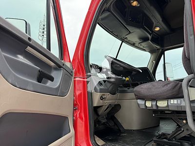 2015 Freightliner CASCADIA 113