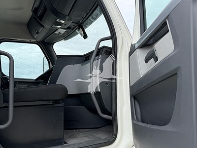 2020 Freightliner CASCADIA 126