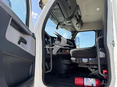 2019 Freightliner CASCADIA 126