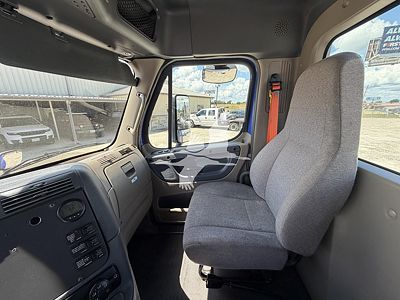 2020 Freightliner CASCADIA 113