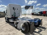 2019 Freightliner CASCADIA 113