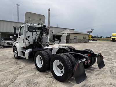 2013 Freightliner BUSINESS CLASS M2 112