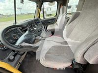 2019 Freightliner CASCADIA 113