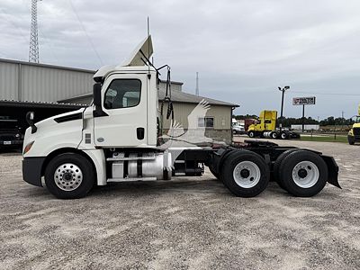 2020 Freightliner CASCADIA 126