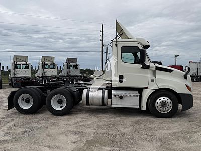 2020 Freightliner CASCADIA 126
