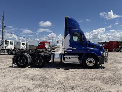 2020 Freightliner CASCADIA 113