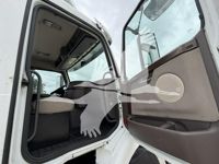 2015 Volvo VNM42T200