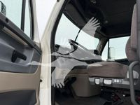 2016 Freightliner Cascadia 125