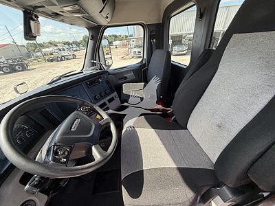 2019 Freightliner CASCADIA 126