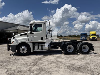 2019 Freightliner CASCADIA 126