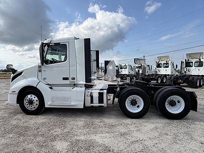 2020 Volvo VNL64T300