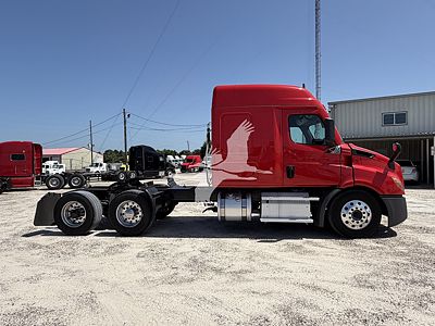 2021 Freightliner CASCADIA 116