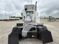 2015 Volvo VNM42T200