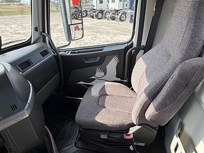 2020 Volvo VNL64T300