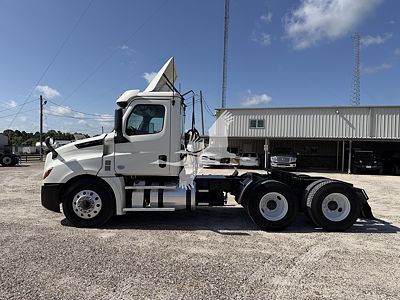 2019 Freightliner CASCADIA 126