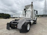 2015 Volvo VNM42T200