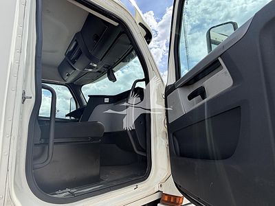 2019 Freightliner CASCADIA 126