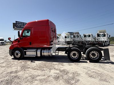 2021 Freightliner CASCADIA 116