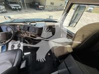 2014 Volvo VNL64T670