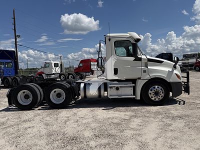 2019 Freightliner CASCADIA 126