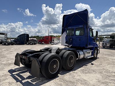 2020 Freightliner CASCADIA 113