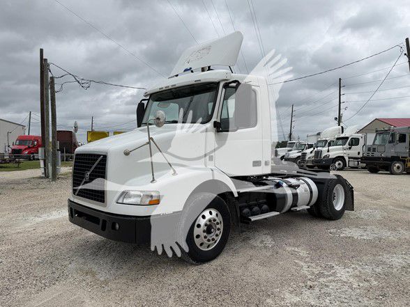 2015 Volvo VNM42T200