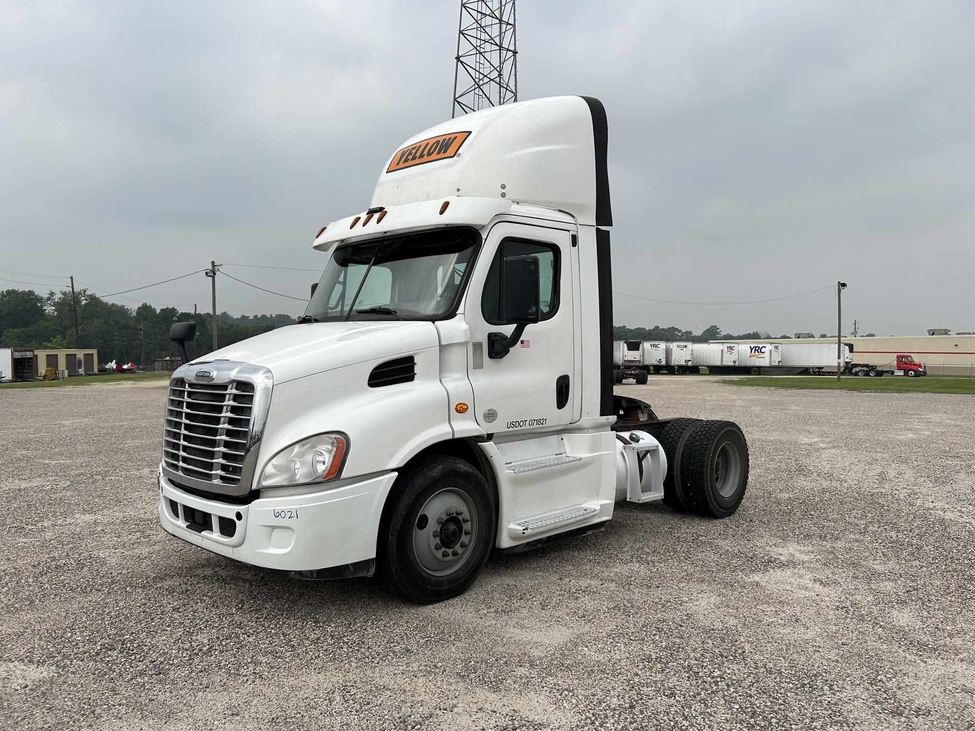 2016 Freightliner CASCADIA 113