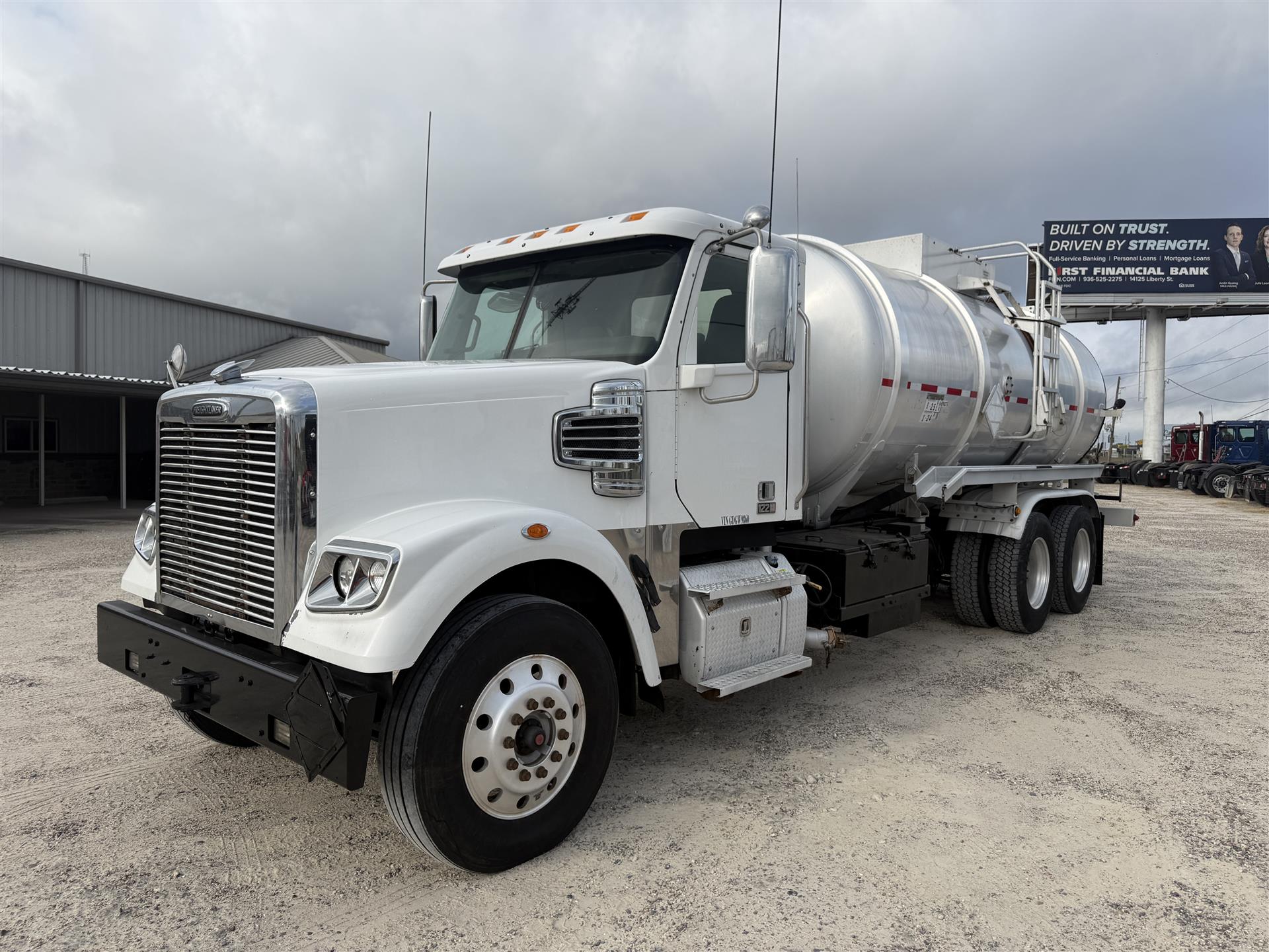 2016 Freightliner 122SD