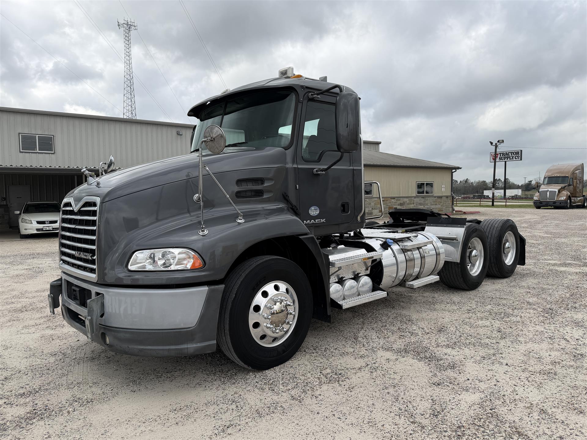 2017 Mack PINNACLE CXU613