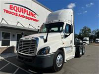 2017 Freightliner 125 DAY CAB T/A