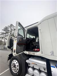 2017 Mack CXU 613 MID ROOF SLEEPER