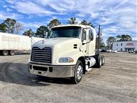 2017 Mack CXU 613 MID ROOF SLEEPER