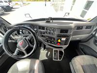 2016 Peterbilt 579 DAYCAB AUTOMATIC