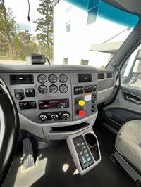 2016 Peterbilt 579 DAYCAB AUTOMATIC