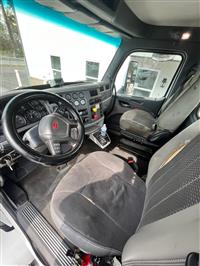 2016 Peterbilt 579 DAYCAB AUTOMATIC