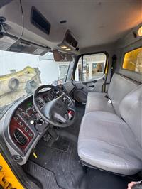 2019 Freightliner M2 BOX TRUCK