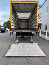 2019 Freightliner M2 BOX TRUCK