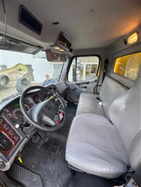 2019 Freightliner M2 BOX TRUCK