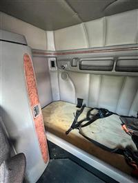 2012 Peterbilt 587