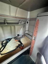 2012 Peterbilt 587