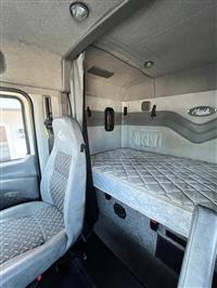 2017 Mack CXU613 FLAT TOP SLEEPER
