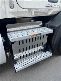 2017 Mack CXU613 FLAT TOP SLEEPER