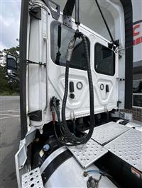 2021 Freightliner CASCADIA 126 DAY CAB 
