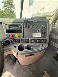 2013 Freightliner DC113
