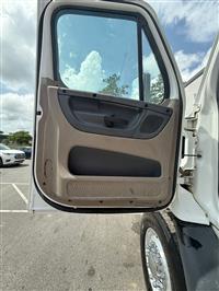2013 Freightliner DC113