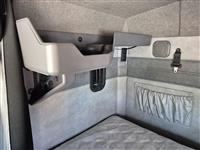 2018 Mack CXU 613 MID ROOF SLEEPER