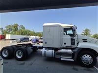 2018 Mack CXU 613 MID ROOF SLEEPER
