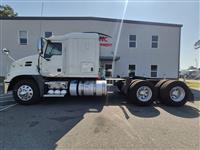 2018 Mack CXU 613 MID ROOF SLEEPER