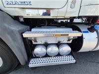 2018 Mack CXU 613 MID ROOF SLEEPER
